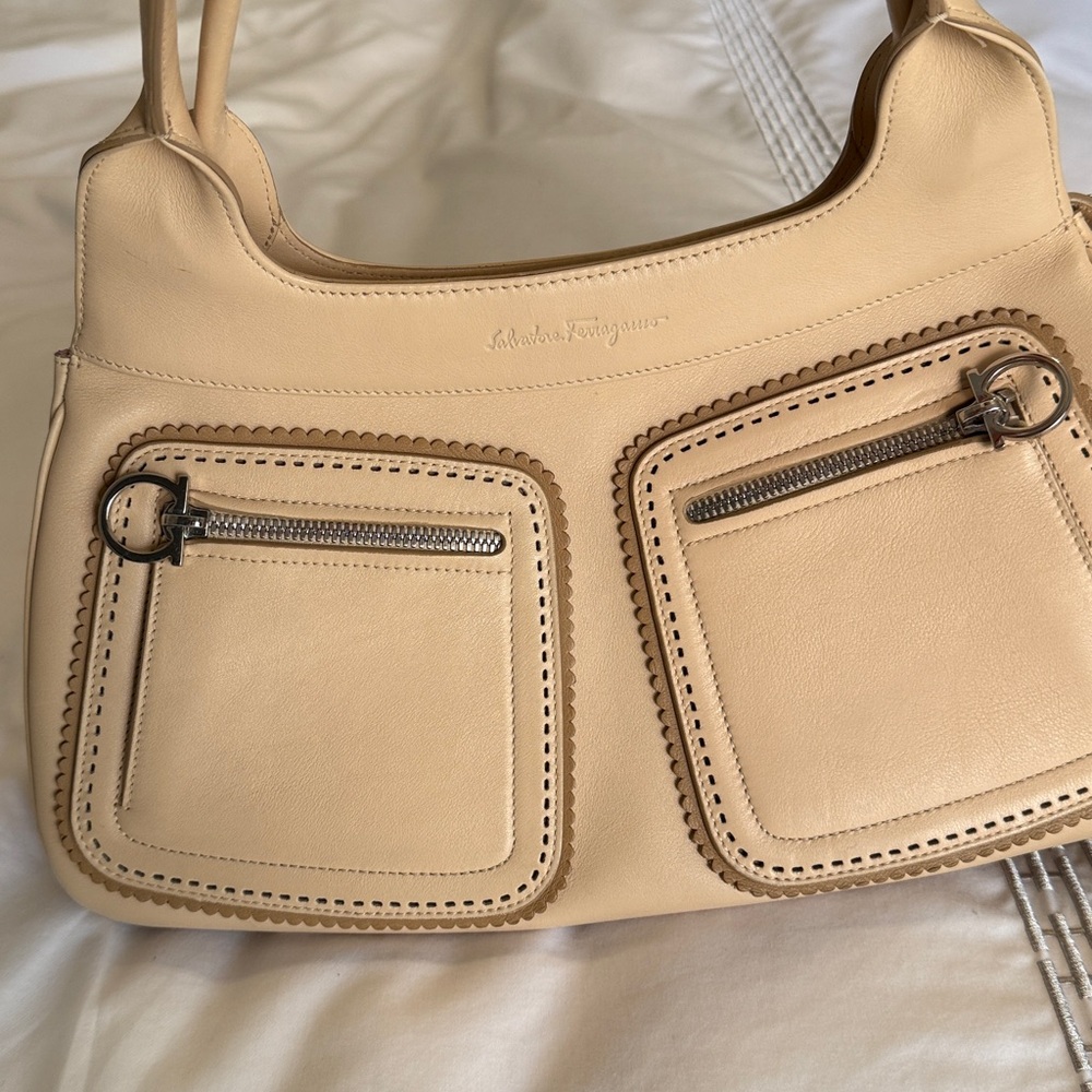 Salvatore Ferragamo beige leather shoulder bag